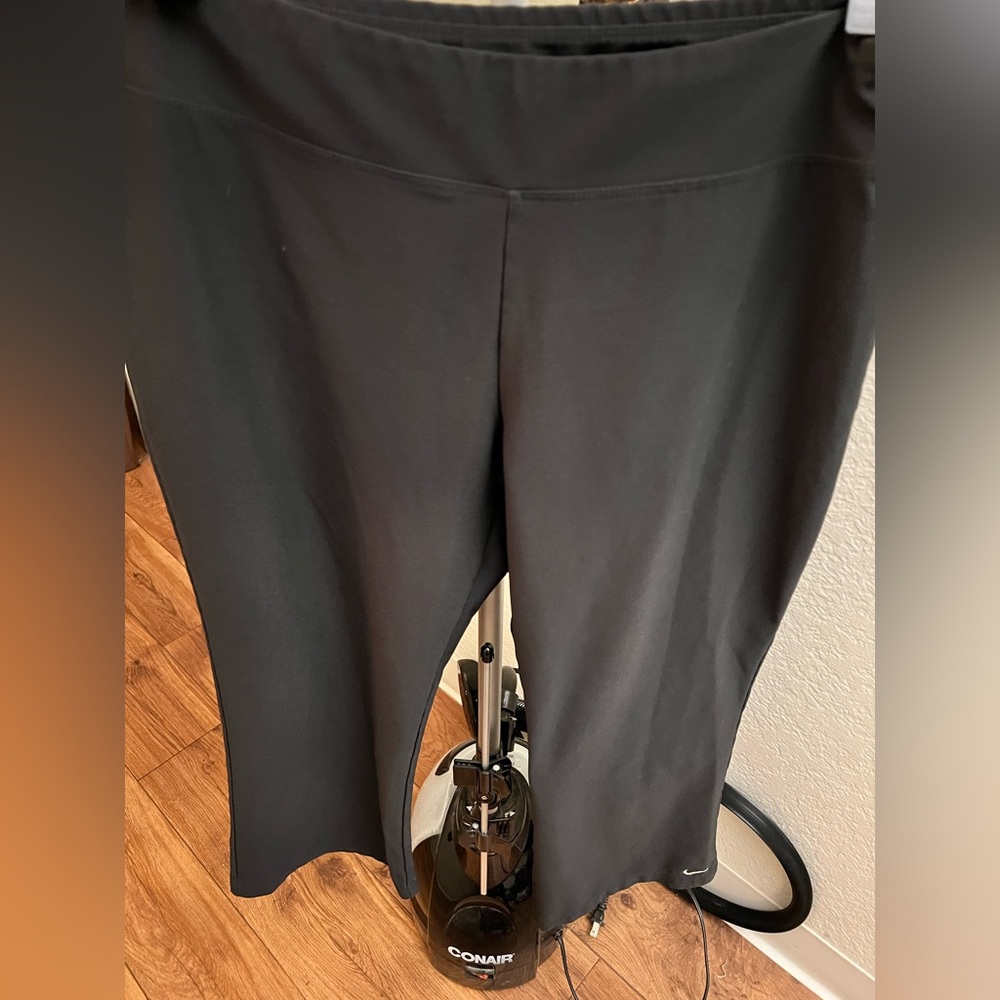 Nike size large 12/14 capri work out pants